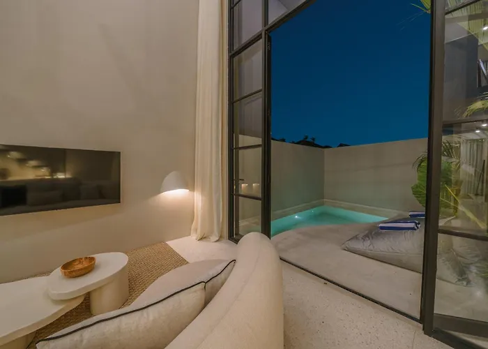 Vesna Townhouse - Stylish Hi-end Townhouse